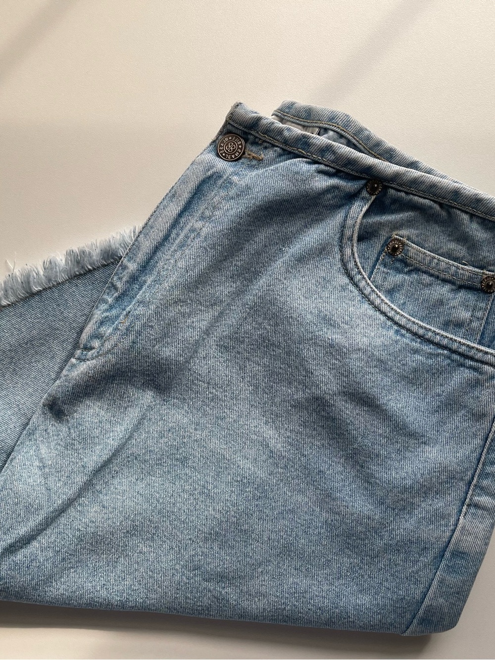 Bill Blass Light Blue Relaxed Denim Skirt